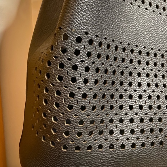 👀 4/$10 Black laser cut geometric design faux leather tote - Picture 2 of 10